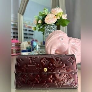 Louis Vuitton Rouge Burgundy Monogram Vernis Sarah Wallet